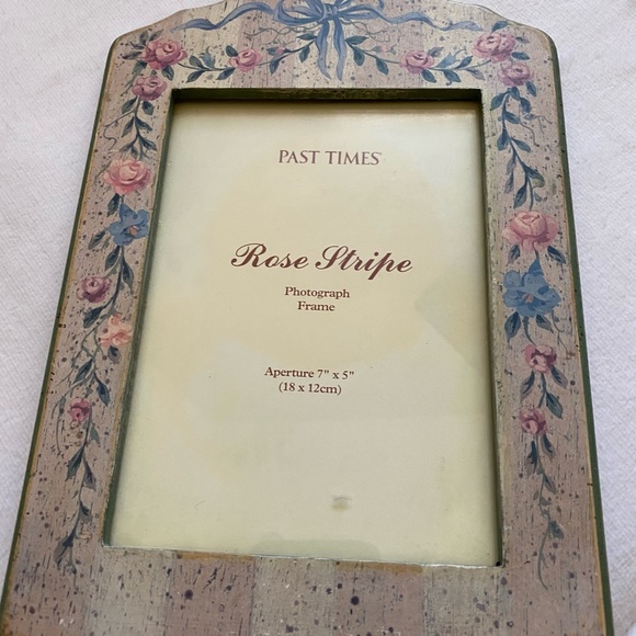 Vintage Wooden Floral Picture Frame - Picture 5 of 10